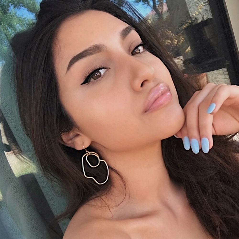 Meet your Posher, Maxie